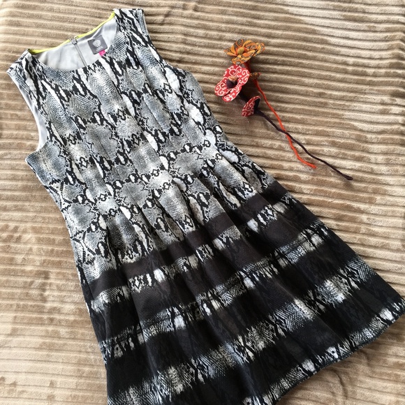 Vince Camuto Dresses & Skirts - Vince Camuto Pleated Skater Gray Black Snake Print